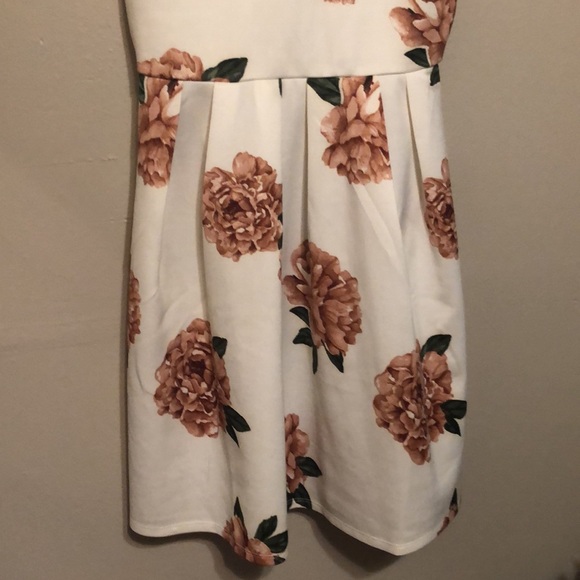 Floral dress - Picture 4 of 6